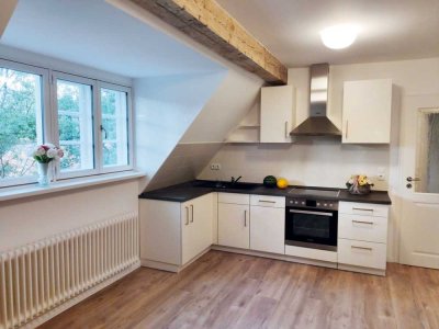 Luxuriöse Dachgeschoß-Wohnung (90 qm) in der "Alten Musikschule Eichhof"