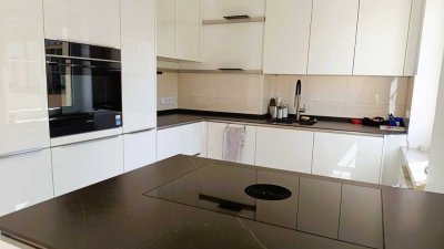 Besichtigung samstags von 15:30Uhr bis 16:15Uhr möglich
Gepflegt, mit Süd-Balkon nahe Park Babelsber
