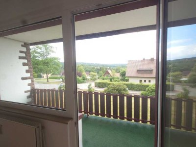 Gepflegte 2 Zimmer Wohnung mit Balkon, großem Garten optional mit Stellplatz