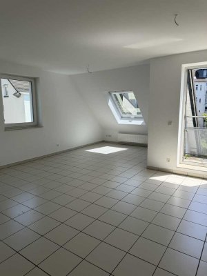 +++ Vollständig renovierte 3-Zimmer-Maisonette-Wohnung mit Terrasse in Solingen +++