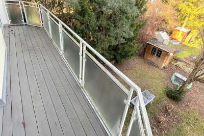 Bezugsfrei: 3-Zimmer-Wohnung in Hermsdorf mit großzügigem Balkon und Blick in den grünen Garten