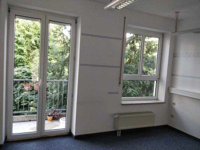 Schöne 6-Zimmer-Wohnung mit Balkon und Einbauküche in Augsburg