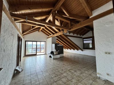 Geschmackvolle, gepflegte 3,5-Zimmer-Dachgeschosswohnung mit geh. Innenausstattung mit Balkon