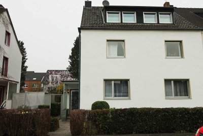 ***** 3-Familienhaus + zusätzlicher Bebauungsmöglichkeit - Erschließung aus Sackgasse*****