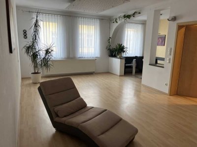 Zentral gelegenes Haus mit separater Einliegerwohnung in Hof