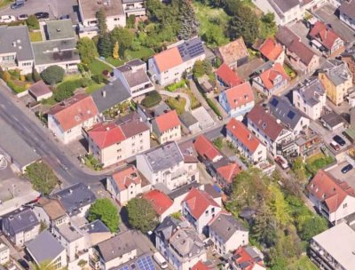 Frankfurt-Seckbach: 3-Familienhaus Whfl. 172 m² + ruhiges Hofhaus mit Flair - Möglichkeit zum Ausbau