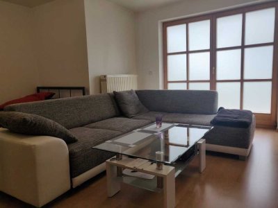 ruhige 1,5 Zimmer Gartenwohnung mit eigener Terrasse im Grünen. EBK gegen geringe Ablöse möglich!