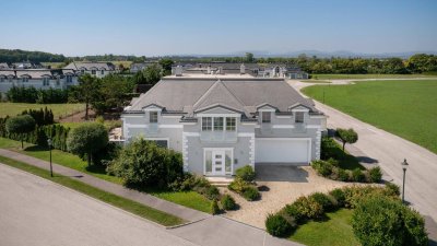 VILLA mit Innenpool und Weinkeller im Golfclub Fontana