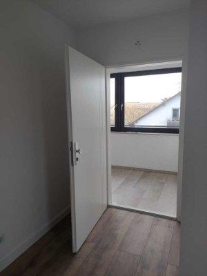 Erstbezug nach Sanierung: exklusive 2,5-Zimmer-Penthouse-Wohnung mit Balkon in Bad KH