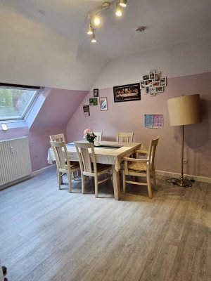 Gemütliche 3 ZKB-Wohnung, Kellerbox und Garage in ruhigem 2-Familienhaus