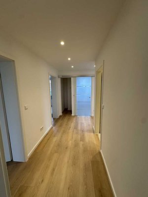 Kernsanierte 3-Zimmer-Wohnung mit Loggia & Aufzug in Ahlem