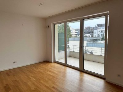 Helle 2-Zimmer-Wohnung mit großem Balkon in zentraler Lage in Köln-Dellbrück!