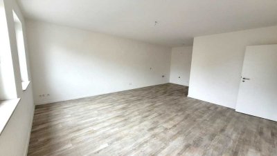 Schlosschemnitz * NEUE 2 Zimmer * Abstellraum * Frei