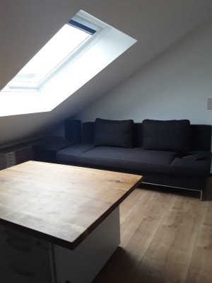 Exklusive, neuwertige 1-Zimmer-DG-Wohnung mit EBK in Mönsheim