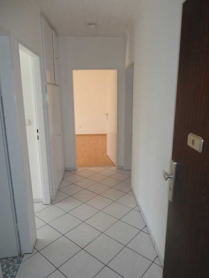 Gemütliche, helle 2-Zimmer-Wohnung mit Balkon in gepflegten Mehrfamilienhaus in Maintal-Bischofsheim