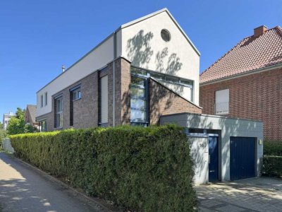 Architektur mit Bug und Brücke: exklusives Splitlevel-Haus mit dem besonderen Charme
