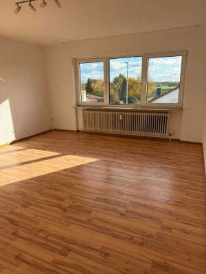 Renovierte 2-Zimmer-Wohnung in ruhiger Lage mit Außenstellplatz zu vermieten!!