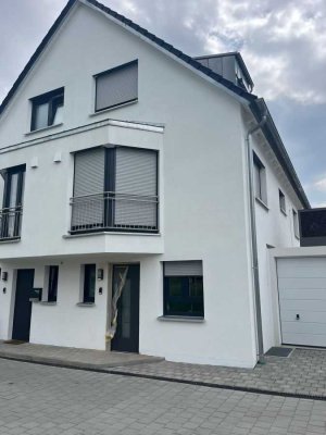 Erstbezug Hochwertige Doppelhaushälfte mit gehobener Innenausstattung und EBK in Neusäß-Steppach
