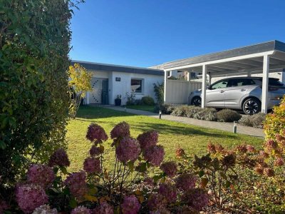 Top gepflegte und zeitgemäße Haushälfte im Bungalow-Stil
in Ortsrandlage von Meckelfeld!