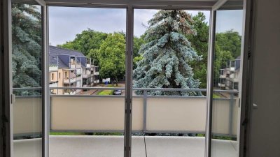 Attraktive und sanierte 3-Raum-DG-Wohnung mit Balkon in Ziebigk
