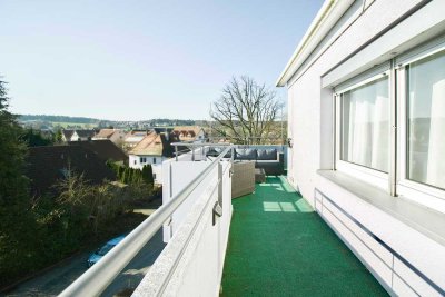 2 Zimmer Penthouse-Wohnung mit Rundumbalkon und Einbauküche in Schömberg