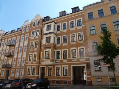 Sonnige Zweiraumwohnung in direkter Nähe von Schloßteich und Küchwaldpark