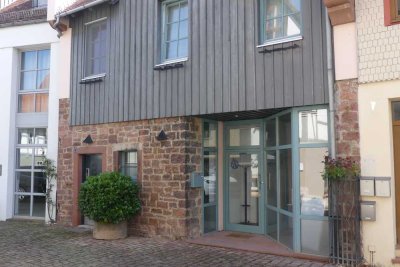 ***Außergewöhnlich! Ladengeschäft oder ETW (n. Umbau) an der Stadtmauer im Zentrum von Michelstadt**