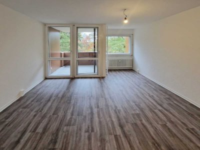 Ab 03.07. frei - lichtdurchflutete 2-Zimmer-Wohnung mit Balkon im schönen Siemensstadt!