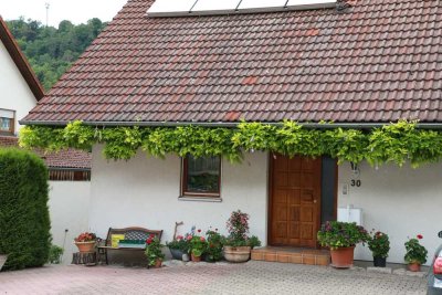 Freundliche und gepflegte 2-Raum-Wohnung mit gehobener Innenausstattung mit EBK in Horb-Mühringen