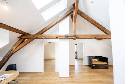 Loftfeeling: Atelier im DG mit Loggia in der Villa Haueis in Zams Tirol | TOP 04