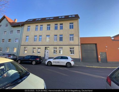 Helle Dreiraum-Wohnung in der Heinrichstraße mit EBK