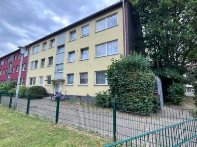 Vollständig renovierte Wohnung mit vier Zimmern und Balkon in Krefeld