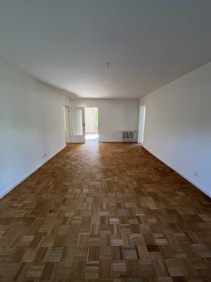 Neu renovierte 4-Raum-Wohnung mit Terrasse u. Garten sowie neuer EBK in Echterdingen- Untereichen