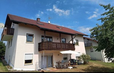 Helle 4,5-Zimmer Dachgeschoss-Wohnung mit Balkon in Walderbach