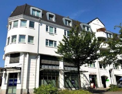 Wir bieten eine geräumige Wohnung ,ein schönes Bad mit Fenster und einen sonnigen Balkon