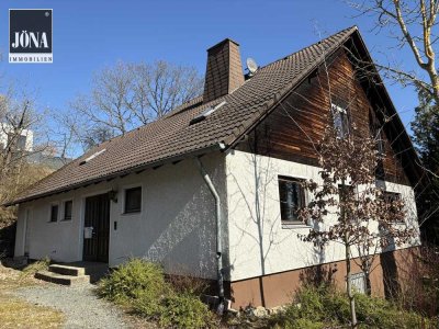 Auf die Lage kommt es an!
Viel Wohnraum auf großen Grundstück in ruhiger Lage
