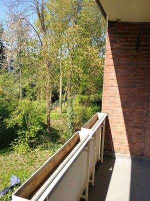 2-Zimmer-Wohnung mit Balkon, zentral, grün + ruhig, saniert 2020
