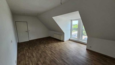 3 Zimmer, tageslichthelles Bad, neuer Fußboden
