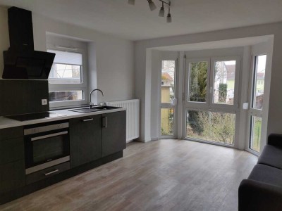 Komplett modernisierte helle 3-Zimmer-Wohnung, 100m zum Hafen mit Garten