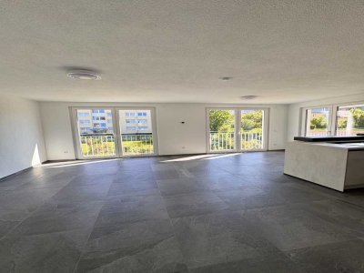 Sunny 3-Room Apartment with Balcony & Carport – Available Immediately!