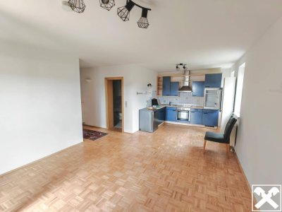 Stadtnah und Naturverbunden! Gemütliche 2‑Zimmer‑Gartenwohnung mit Carport-Stellplatz