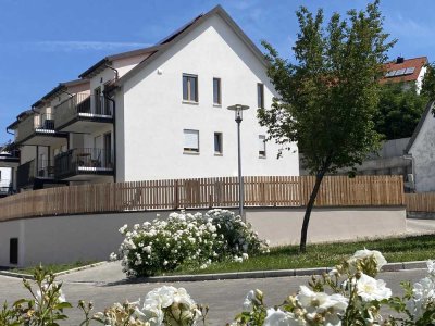 Stilvolle 3-Zimmer-Neubau-Wohnung mit Aufzug, Balkon und zwei Stellplätzen - ERSTBEZUG