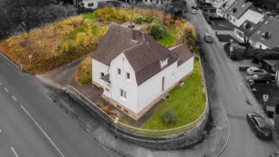 Zwei-Familien-Haus mit Baugrundstück – perfekte Chance für Familien