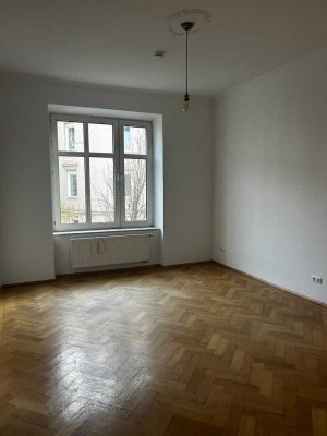 Stilvolle 3-Zimmer-Wohnung mit Balkon und Einbauküche - Altbauflair trifft Wohnkomfort