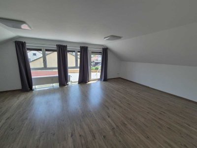 Offene Dachgeschosswohnung in ruhiger Umgebung