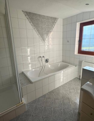 2-Zimmer-DG-Wohnung mit Balkon in Weer