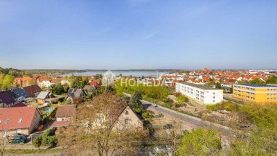 Großzügige Wohnung mit Seeblick, zwei Balkone, Sauna und zwei Stellplätzen in Waren