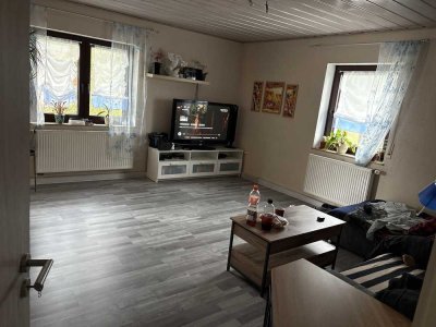 Vollständig renoviertes Haus mit vier Zimmern sowie Balkon und EBK in Burgsalach