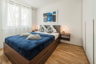 WOHN(T)RAUM OBERLAA: Neubau-Dachgeschoss mit Charme &amp; Komfort