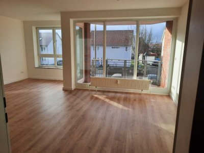 Vollständig renovierte 2-Raum-Wohnung mit Balkon und Einbauküche in Schwerin